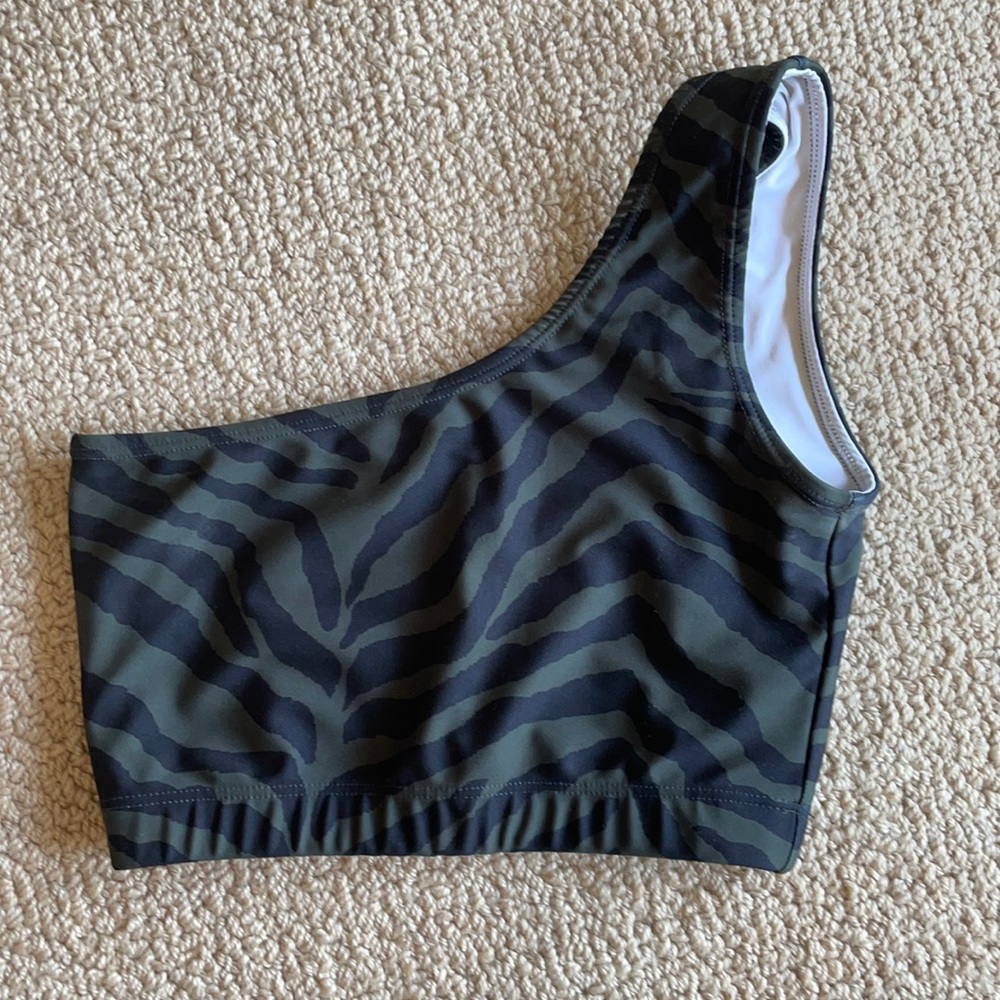 Barry’s x Year of Ours one shoulder sports bra